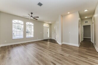 1602 Cason Wood Ct in Plant City, FL - Foto de edificio - Building Photo