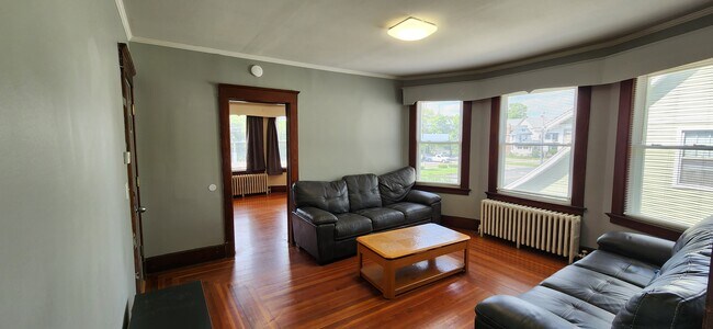 352 Elm St, Unit 2nd fl. in West Haven, CT - Foto de edificio - Building Photo