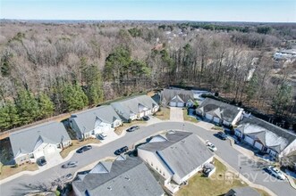 5814 Bradford Lake in Charlotte, NC - Foto de edificio - Building Photo