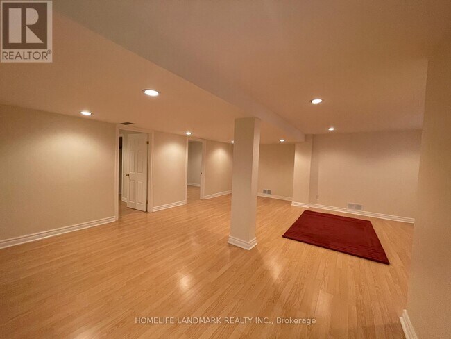 5844 Corinthian Trail in Mississauga, ON - Building Photo - Building Photo