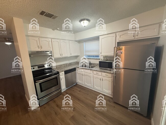 2457 Chadwick Dr in Fort Worth, TX - Building Photo - Building Photo