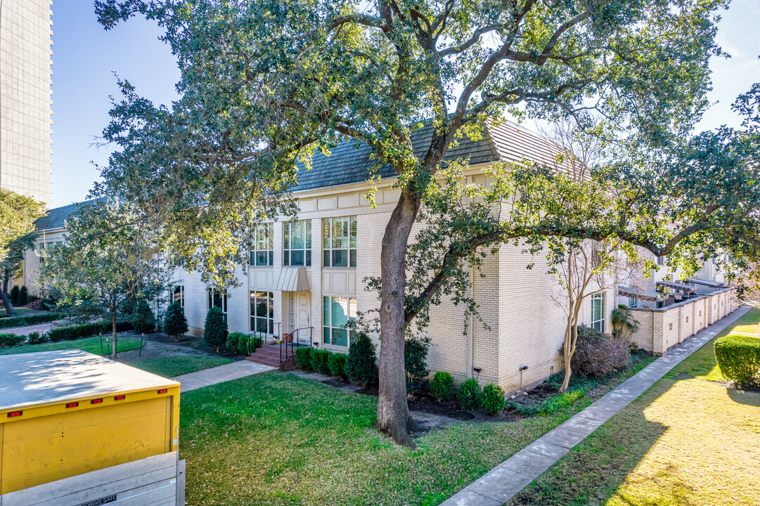 Imperial House in Dallas, TX - Building Photo