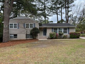 2621 Bennington Rd in Fayetteville, NC - Building Photo