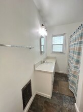 12021 Louise Ave in Los Angeles, CA - Foto de edificio - Building Photo