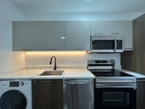 1553 W Hollywood Ave in Chicago, IL - Foto de edificio - Building Photo