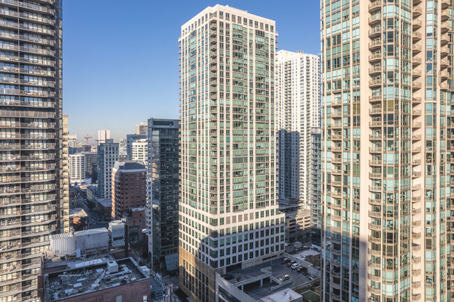 2 East Erie in Chicago, IL - Building Photo - Building Photo