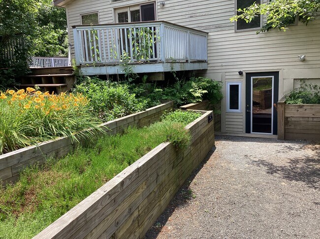 4 Old Bay Rd, Unit 4