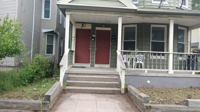 69 Henry St, Unit 1