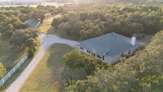 704 Ridgmar Rd in Leander, TX - Building Photo