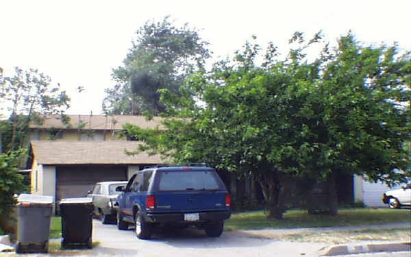 1011 Leorita St in Baldwin Park, CA - Building Photo