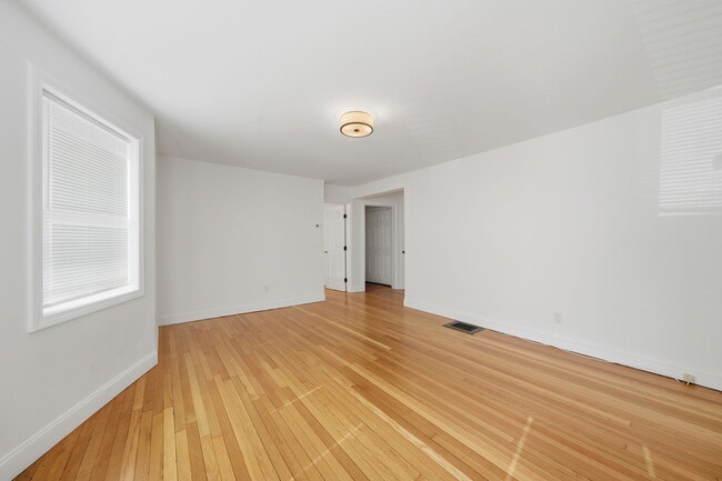 87 Floral St, Unit 1 in Newton, MA - Building Photo - Building Photo