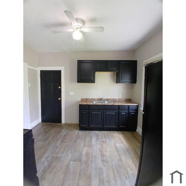 property at 3467 E 142nd St