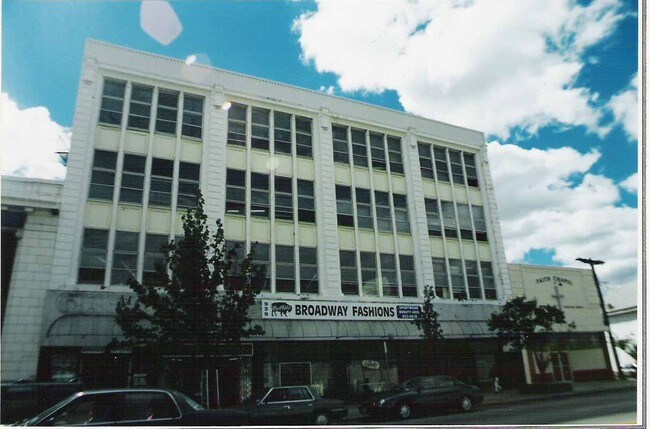 937 Broadway in Buffalo, NY - Building Photo - Primary Photo