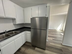 4415 W 170th St, Unit 1 in Lawndale, CA - Building Photo - Building Photo