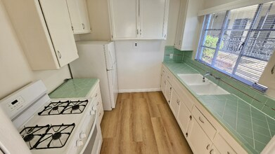 4221 Los Feliz Blvd in Los Angeles, CA - Foto de edificio - Building Photo