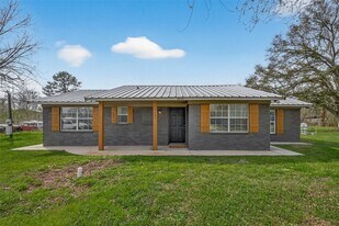 25409 Pebble Dr in Huffman, TX - Building Photo
