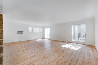 9319 Alcott St in Los Angeles, CA - Building Photo - Building Photo