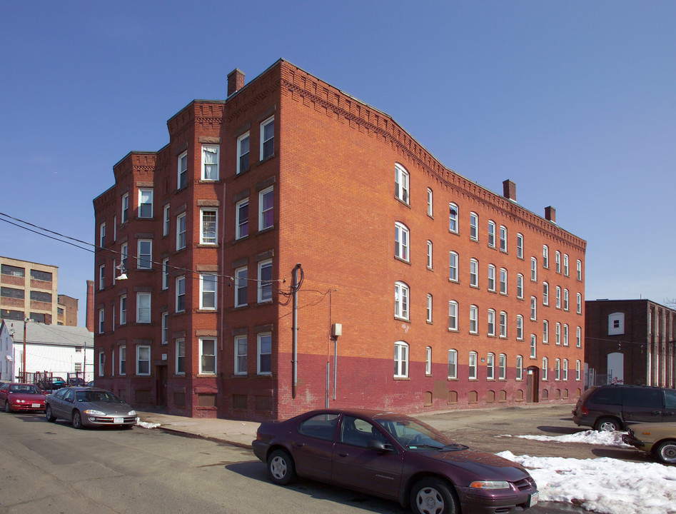 82½ Clemente St in Holyoke, MA - Building Photo