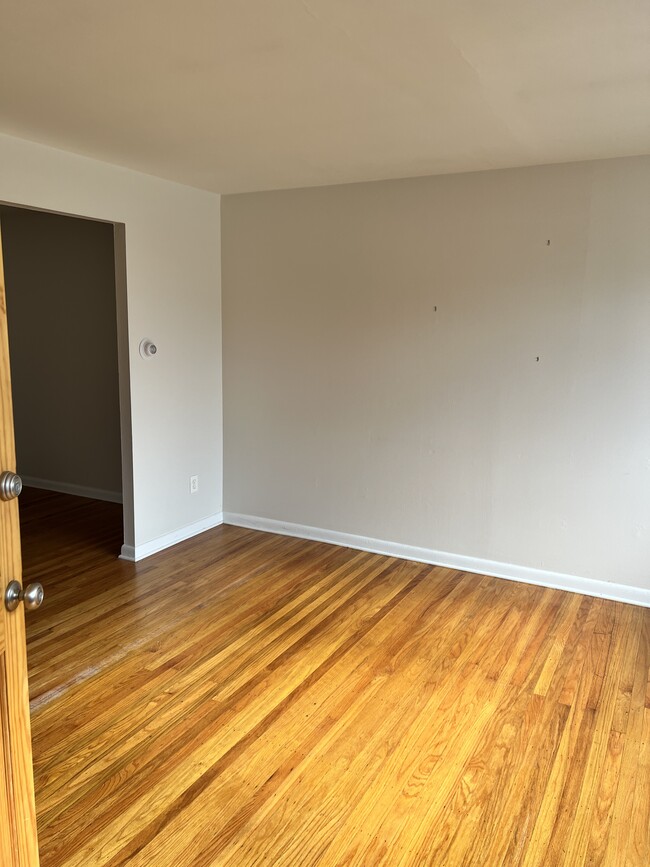 120 Folsom Ave in Folsom, PA - Foto de edificio - Building Photo