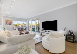 20505 E Country Club Dr, Unit 143 in Aventura, FL - Building Photo - Building Photo