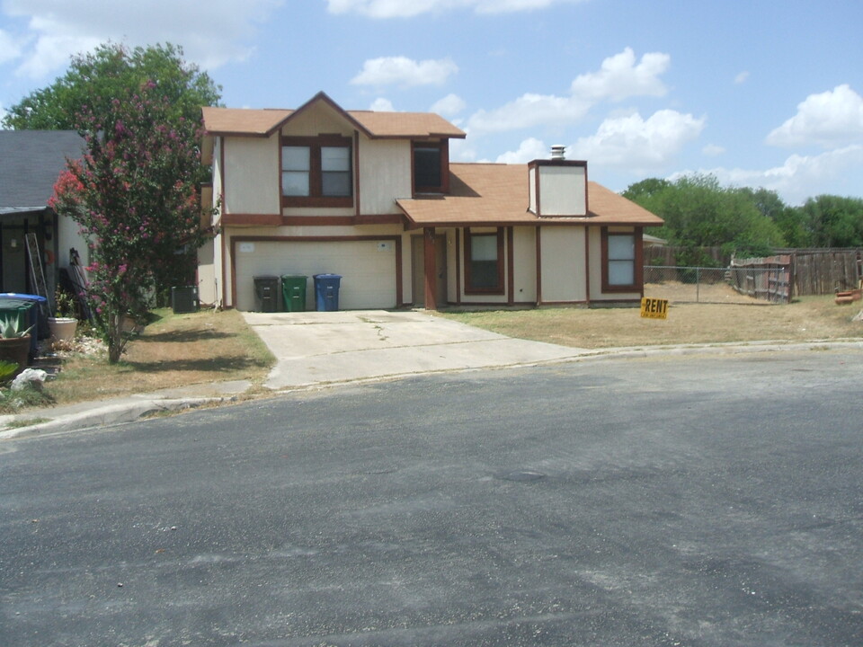 5763 Country Sun Dr in San Antonio, TX - Foto de edificio