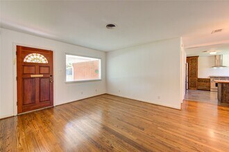 4538 Warm Springs Rd in Houston, TX - Foto de edificio - Building Photo