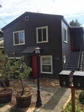 609 N 48th St in Seattle, WA - Building Photo - Building Photo