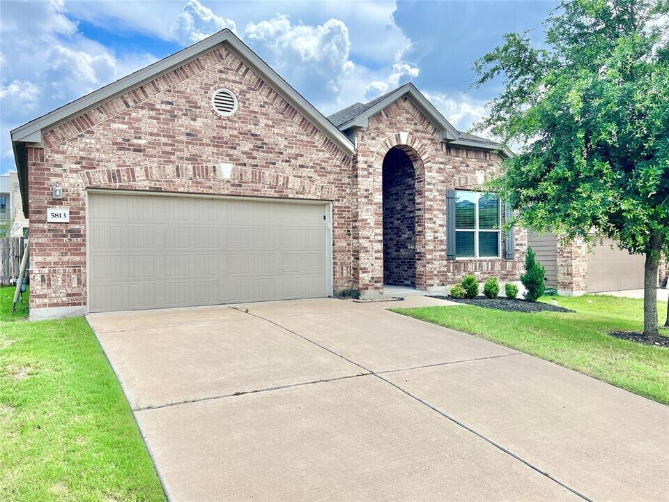 5813 Sardinia Dr in Round Rock, TX - Building Photo