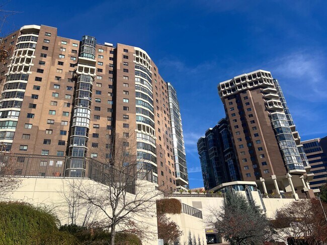 1600 N Oak St in Arlington, VA - Foto de edificio - Building Photo