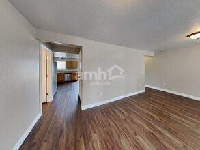 1460 Heather Ln in Syracuse, UT - Foto de edificio - Building Photo