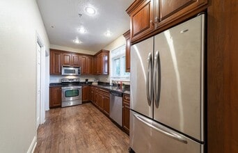 806 S Bend Ave in South Bend, IN - Foto de edificio - Building Photo
