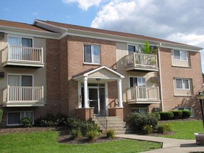 Westview Heights in Hubbard, OH - Foto de edificio - Building Photo