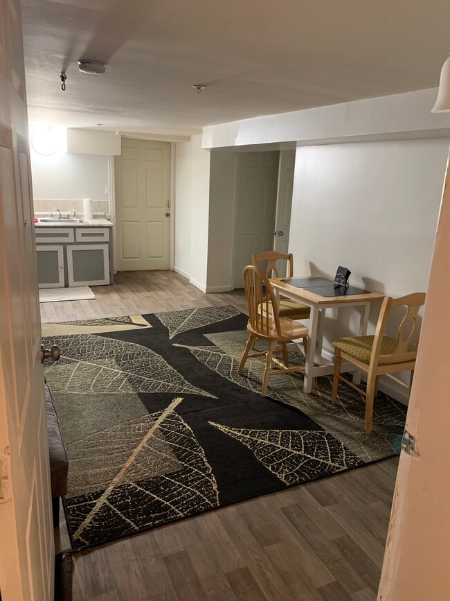 3307 40th Ave, Unit Basement