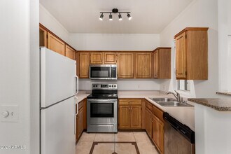 2929 W Yorkshire Dr in Phoenix, AZ - Foto de edificio - Building Photo