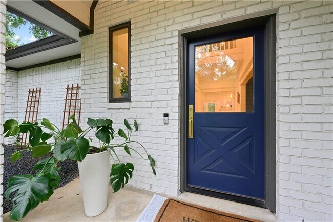 1910 Holly Hill Dr in Austin, TX - Building Photo - Building Photo