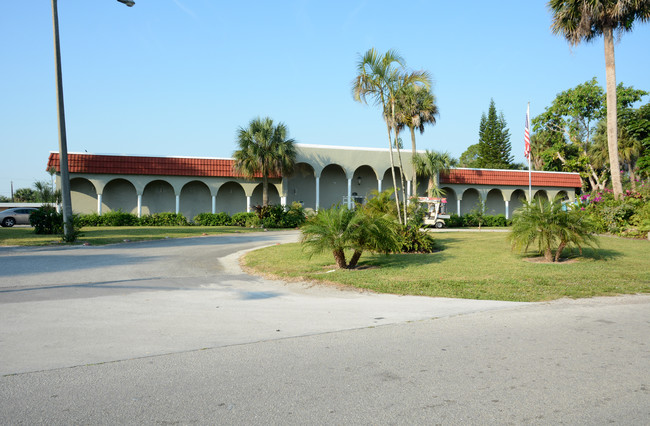 Meadowbrook Mobile Home Park in West Palm Beach, FL - Building Photo - Building Photo