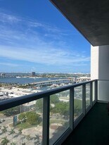 244 Biscayne Blvd in Miami, FL - Building Photo