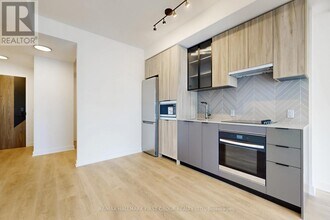 1037 The Queensway in Toronto, ON - Building Photo - Building Photo