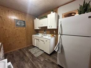 322 Lester St in Waterloo, IA - Building Photo - Building Photo