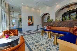 702 E 11th St, Unit C1-3270 in Austin, TX - Building Photo - Building Photo