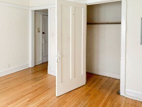 632 W Arlington Pl, Unit 49 in Chicago, IL - Foto de edificio - Building Photo