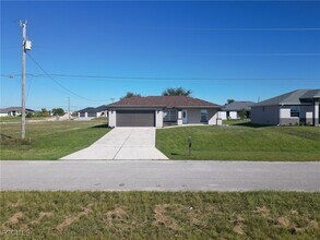 1021 NW 10th Ave in Cape Coral, FL - Building Photo - Building Photo