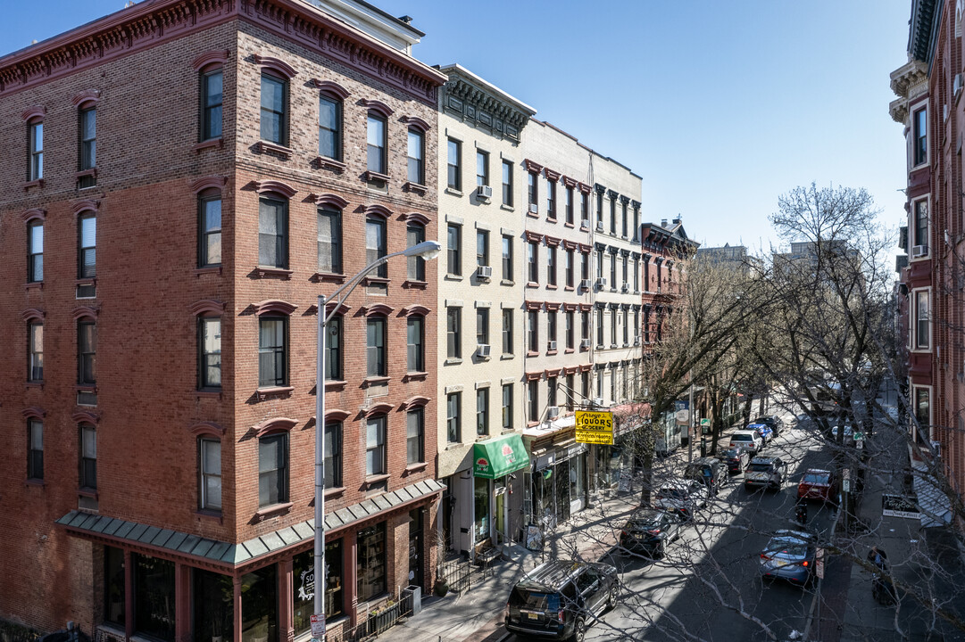 262 1st St in Hoboken, NJ - Building Photo