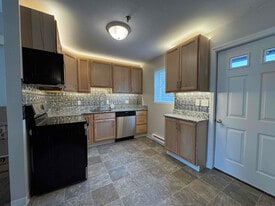 3 Cook St in Douglas, MA - Building Photo