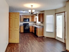 5734 Cedar Lawn Dr in Groveport, OH - Building Photo - Building Photo