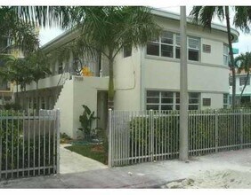 7950 Abbott Ave in Miami, FL - Building Photo - Building Photo