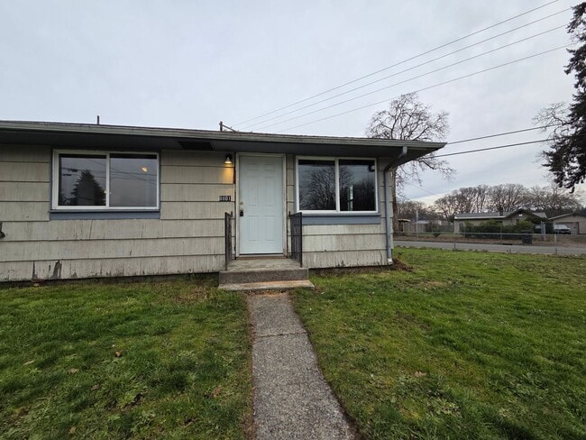 8801 Commercial St SW in Lakewood, WA - Building Photo - Building Photo