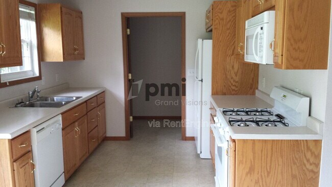 6381 IL-48 in Macon, IL - Building Photo - Building Photo