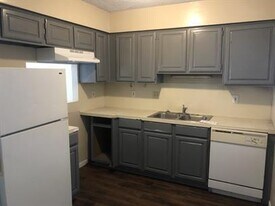 139 Elm St in Lockhart, TX - Building Photo