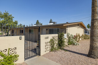 Camelback Court in Phoenix, AZ - Building Photo - Building Photo